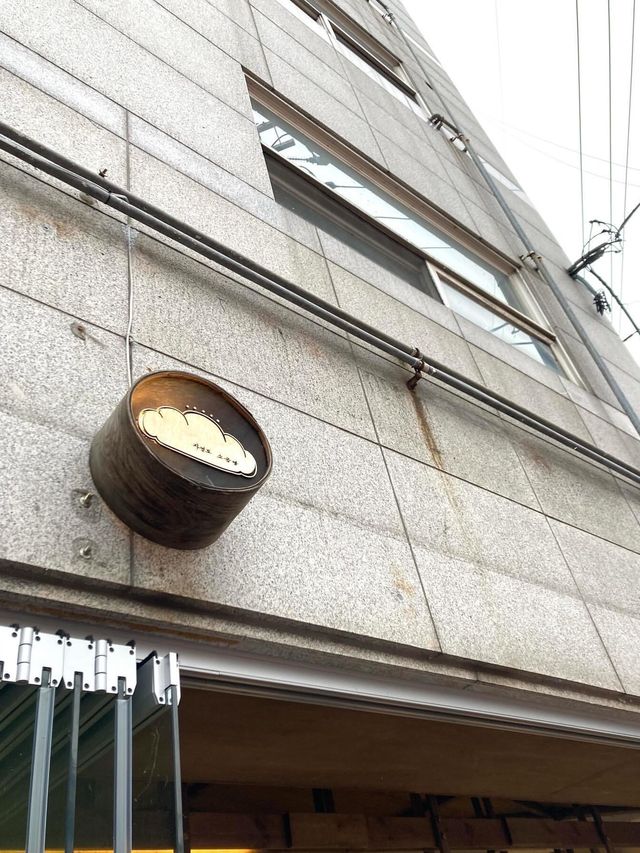 ソウル《聖水》人気の塩パン、パッケージも可愛い〜