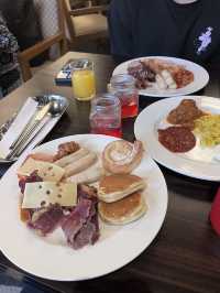 Scrumptious breakfast spread ❤️