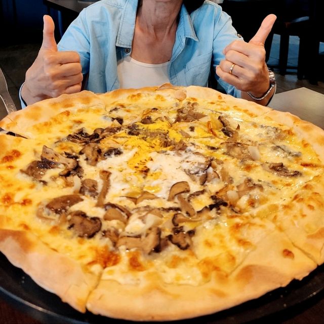 The Best Gigantic Truffle Funghi Pizza 🍕 