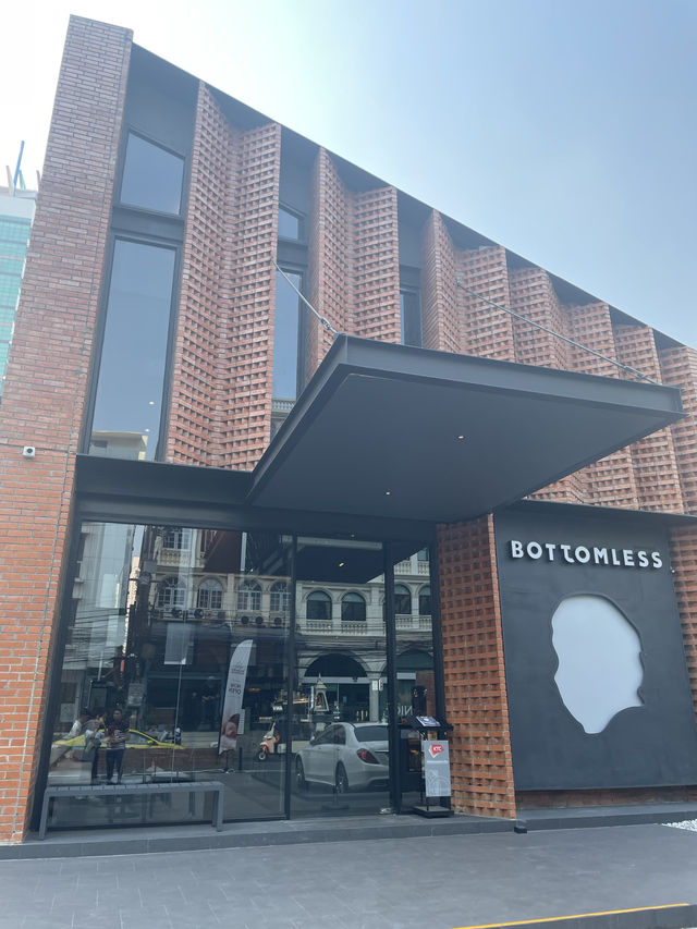 曼谷Phrom Phong區的Bottomless咖啡店，咖啡和蛋糕一絕