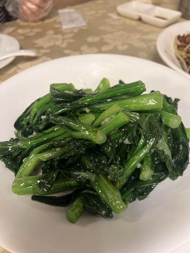 老店懷舊風味：必食乳鴿、雞粥、炒牛河