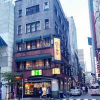 「懷舊洋日式風格☕️女僕裝店員親自倒咖啡」
