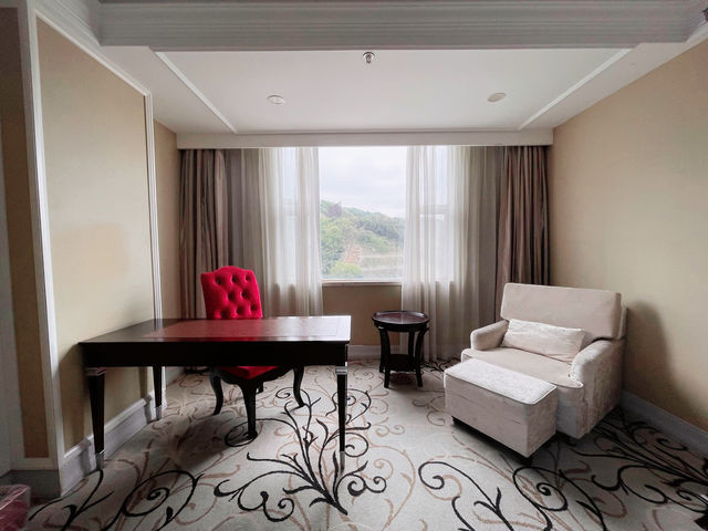 Luxurious Vienne International Hotel Stay