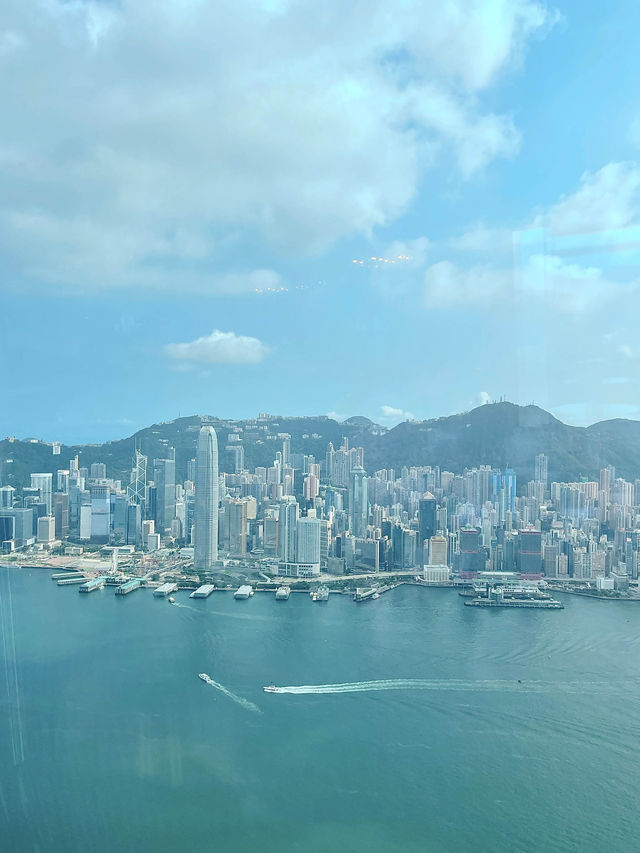 香港麗思卡爾頓酒店高空下的下午茶