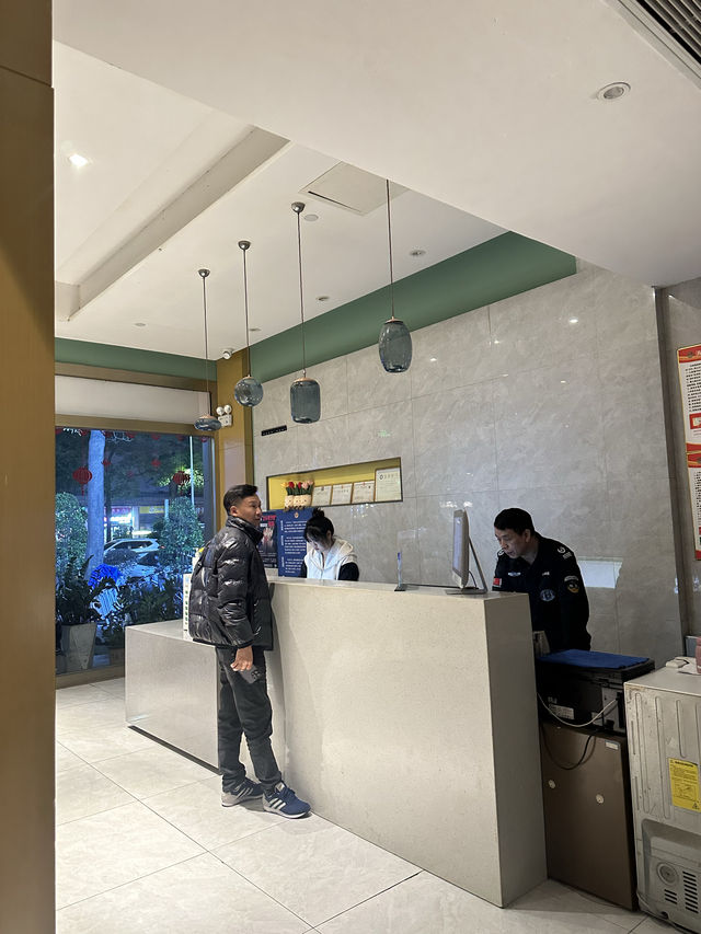 龍華站便利平價酒店｜亞希酒店