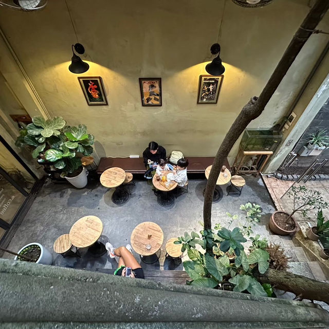 【ベトナム　ハノイ】おしゃれで本格的コーヒーのカフェ　📍blackbard coffee