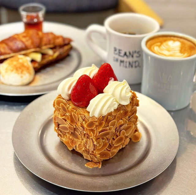 東京美食「lohasbeans coffee」超吸引士多啤梨拿破崙
