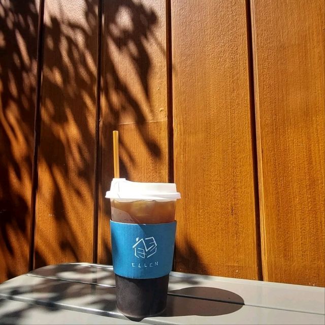 Ellen cafe house