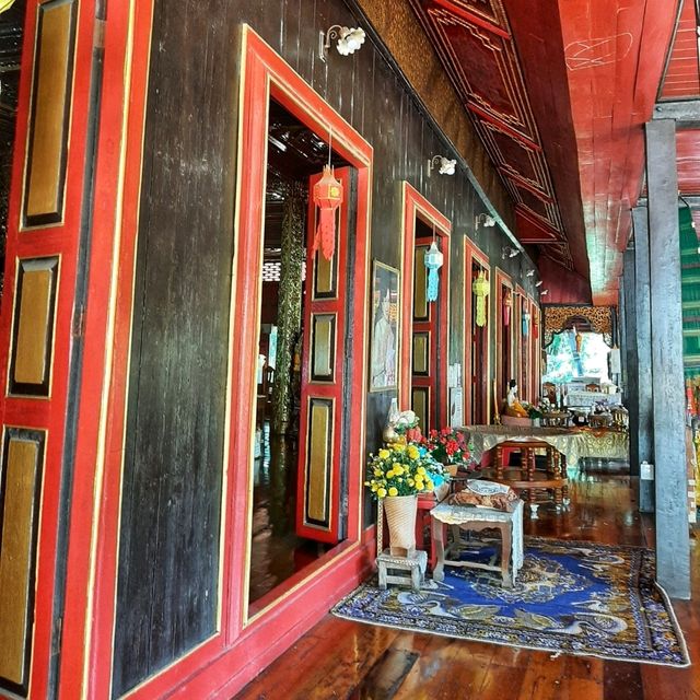 วัดศรีรองเมือง ชมวิหารไม้สักทองสวยที่สุดในลำปาง