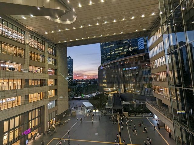 日本大阪-大阪梅田免費賞夜景逛街的好去處：時空の広場