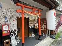 長崎市銀屋町。『長崎尾曲がり猫神社』