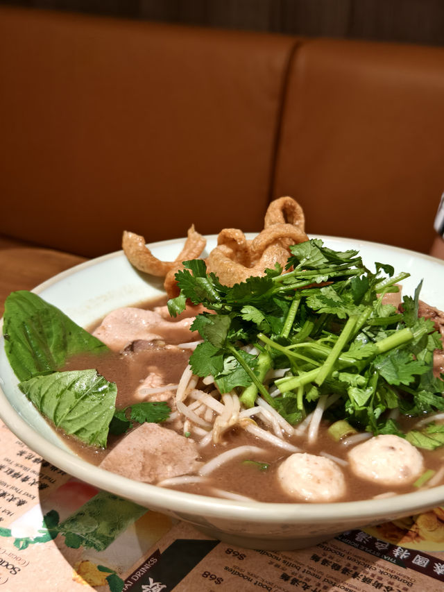 大碗泰國船麵，抵食泰國小食