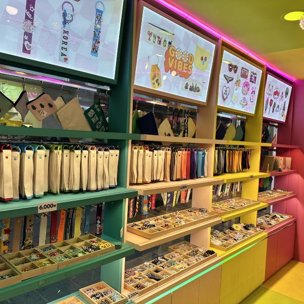 韓国で人気沸騰！』ワッペンを使ってオリジナルグッズ作成 NIKEでは