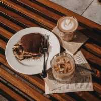 TWO HANDS FULL | RECOMMENDED COFFEESHOP VINTAGE IN BANDUNG
