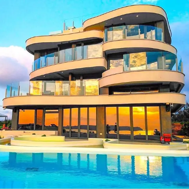 That. Story Waterfront Manor B&B