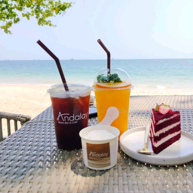 คาเฟ่ริมหาด Andalay Beach Bar & Cafe