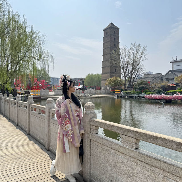 Strolling through Luoyi Ancient City in Hanfu: A Journey Back to the Tang Dynasty!
