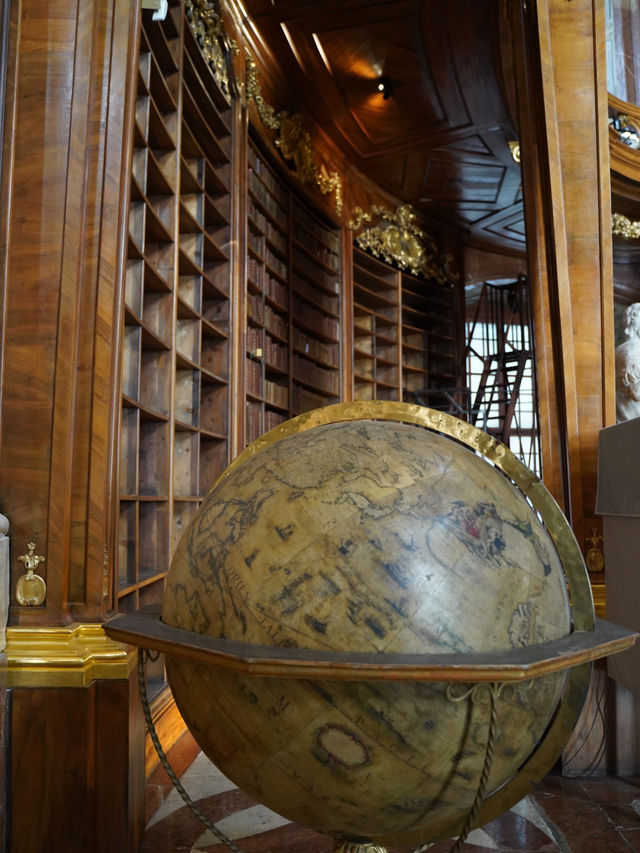 【オーストリア】ウィーンの世界一美しい図書館😍