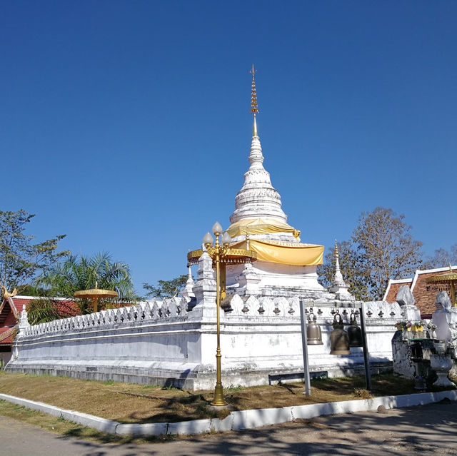 วัดพระธาตุเขาน้อย