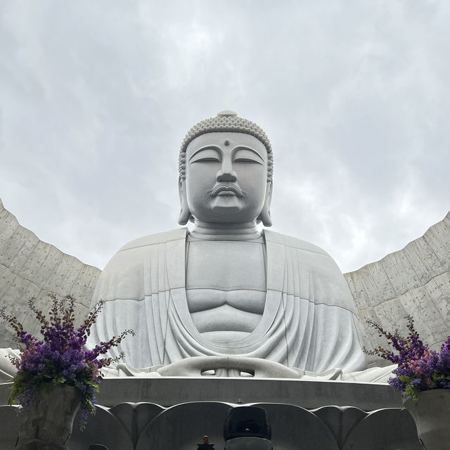 Photogenic Majestic Buddha Statue
