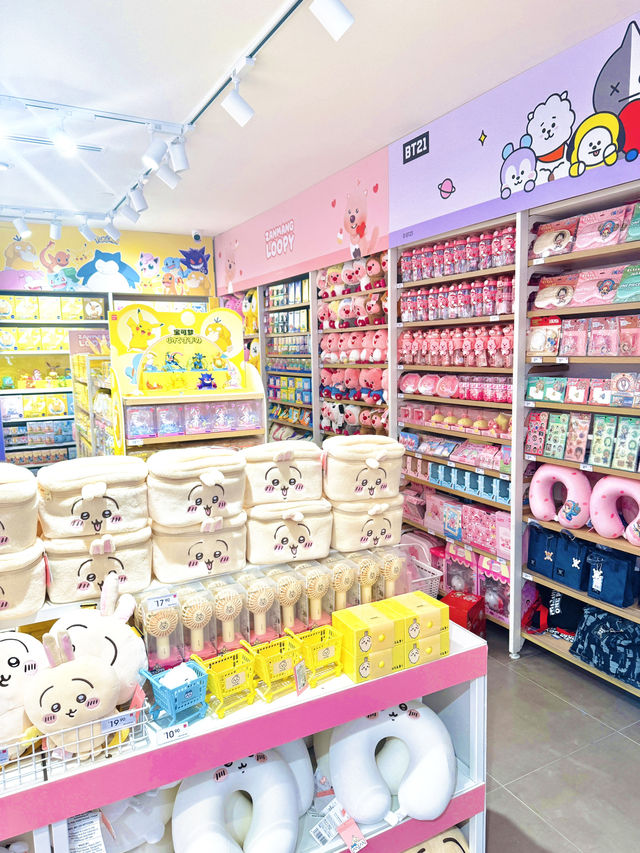 🇸🇬 Shopping Delight at Miniso Singapore: A Haven of Pink and Playfulness 