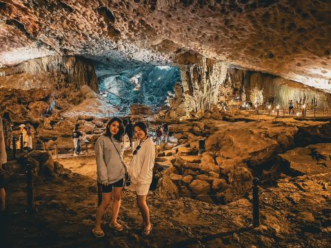 ベトナム】自然が創り出した奇跡の洞窟🪨 | Trip.com ハイフォン