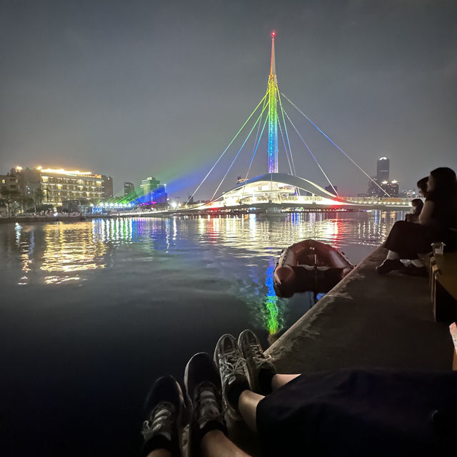 高雄港大港橋的夜景燈飾魅力與大港倉的遊歷
