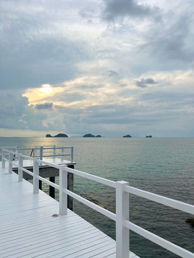 พักผ่อนพร้อมชมวิวทะเลที่ Conrad Koh Samui