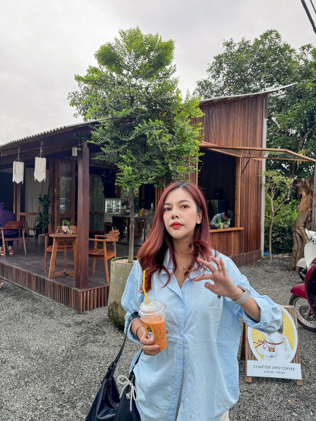 Chapter 2WO Coffee คาเฟ่ริมถนนเลีบบทางรถไฟ ☕️