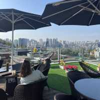 【韓国・ソウル🇰🇷】梨泰院解放村のチルタイムに最高なルーフトップカフェ☕️