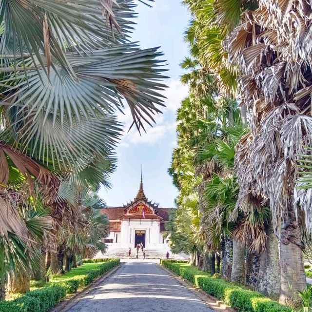 เที่ยวชมพระราชวังหลวงพระบาง