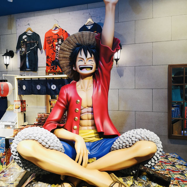 Exploring the Mugiwara Store in Tokyo Tower!