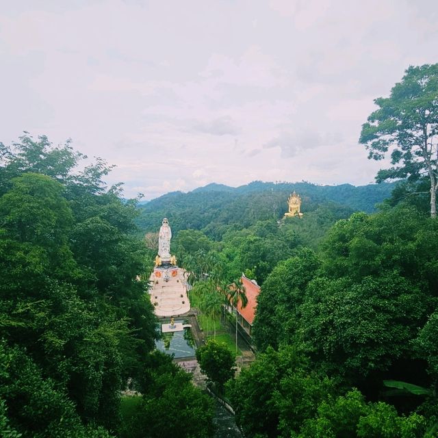 วัดสวย  ในหุบเขา จ.พังงา