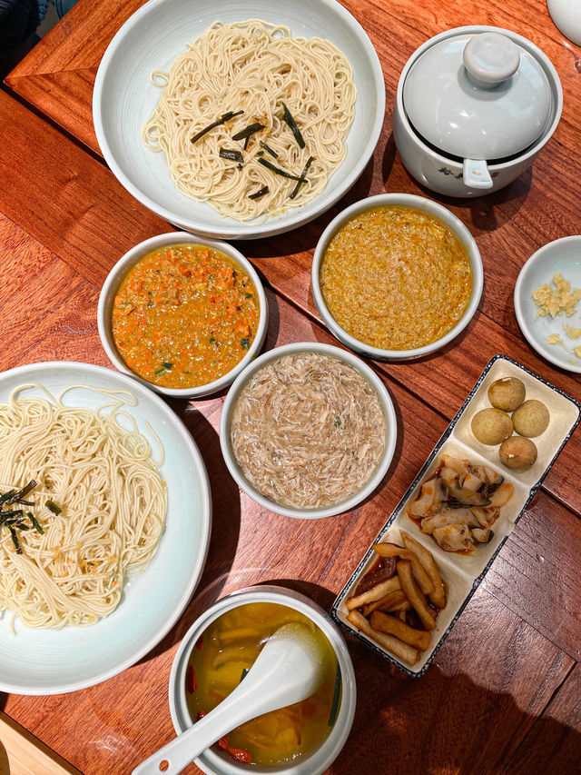 Popular Crab Roe Noodles in Shanghai Popular Crab Roe Noodles in Shanghai