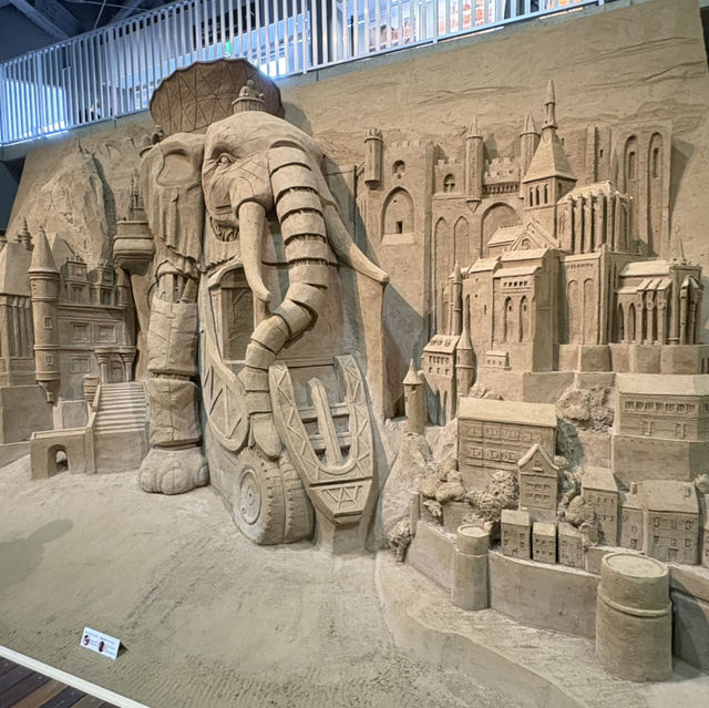 The Sand Museum (砂の美術館)
