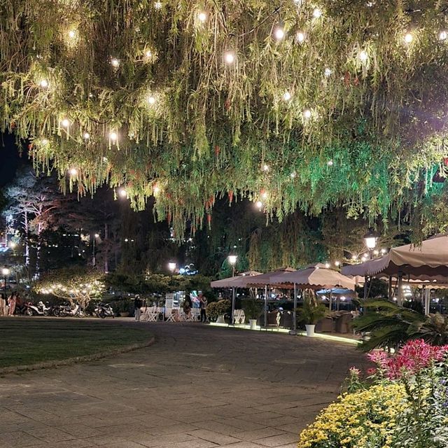 BEAUTIFUL LAKE VIEW RESTAURANT AT XUAN HUONG LAKE, DALAT 