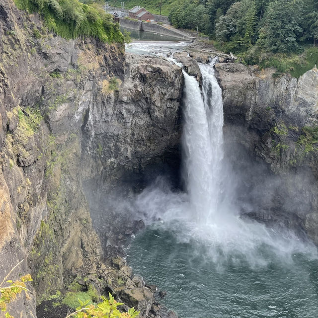 Beautiful waterfalls a few steps away!!!