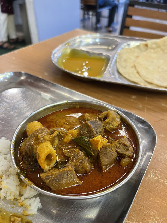 A Flavorful Morning at Sri Ananda Bhawan 🍛☀️