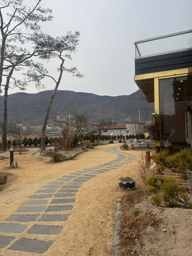멋스러운 정원이 갖추어진 이안에들꽃