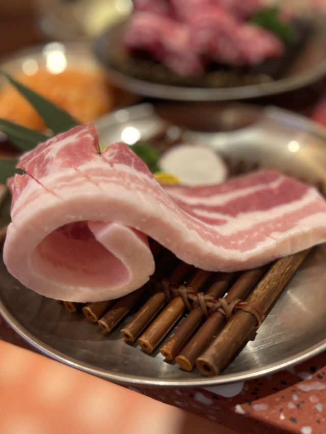 誰能把得住這碗特製麻醬烤肉