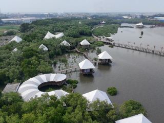 BeeJay Bakau Resort: A Unique Coastal Escape