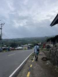 A Walk Around Moni: The Charming Gateway to Kelimutu 🚶‍♂️🌿 