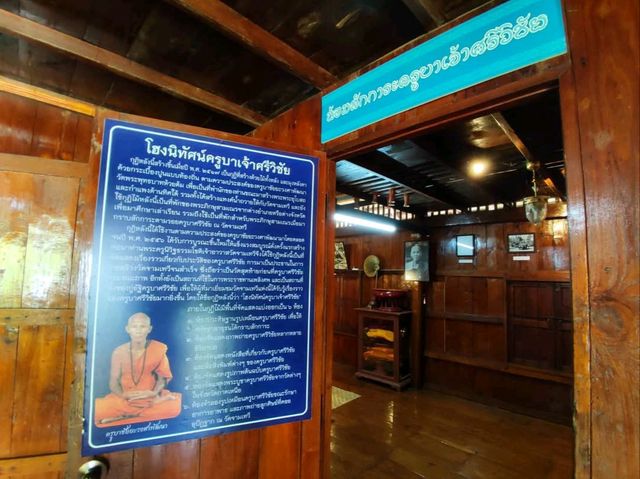พามากราบสักการะ พระบรมอัฐิพระนางจามเทวี