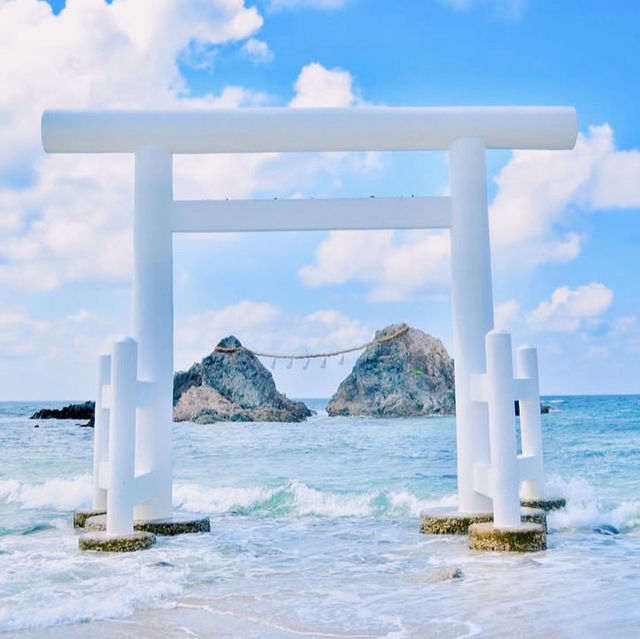 糸島の絶景スポット！夫婦岩が映える海岸⛩️🌊