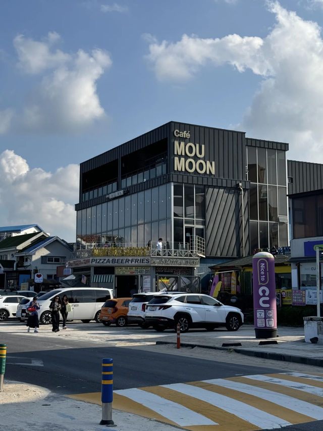  A Tranquil Escape to Woljeongri Beach, Jeju Island