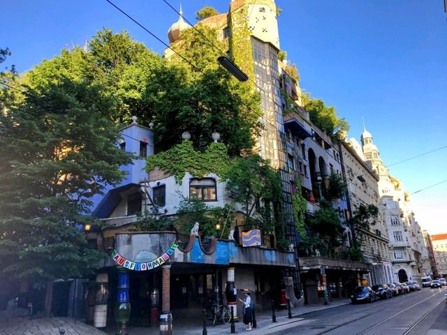白水公寓 Hundertwasserhaus，童話世界般的藝術建築