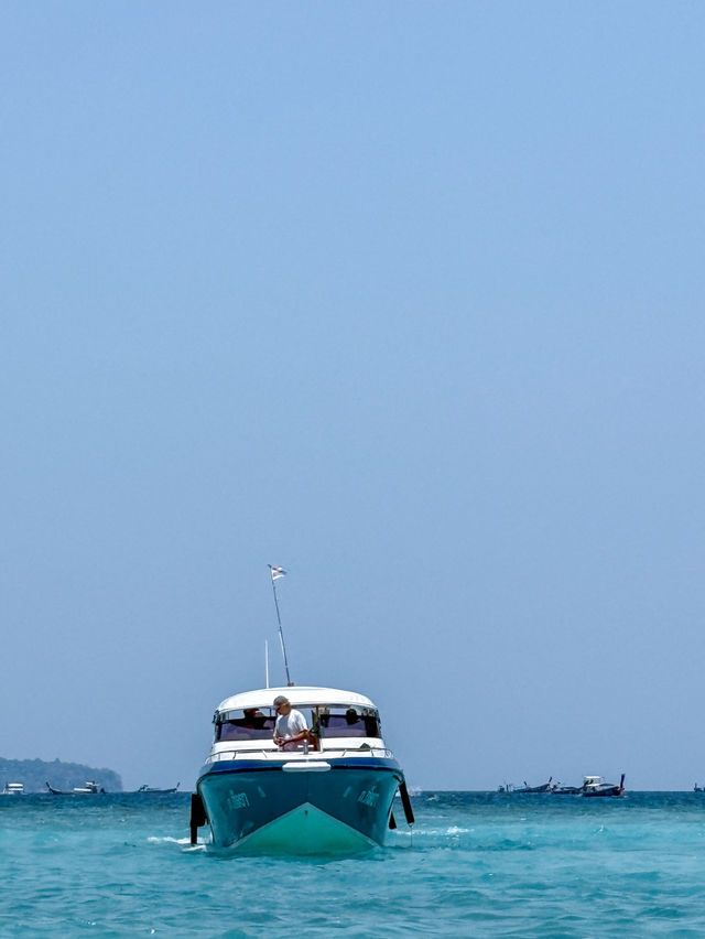 Island Hopping Around Phi Phi Islands