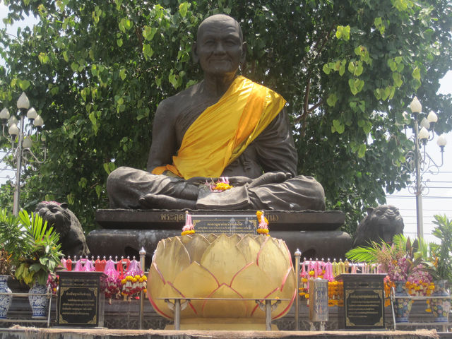 Wat Bang Phra วัดบางพระ (หลวงพ่อเปิ่น)