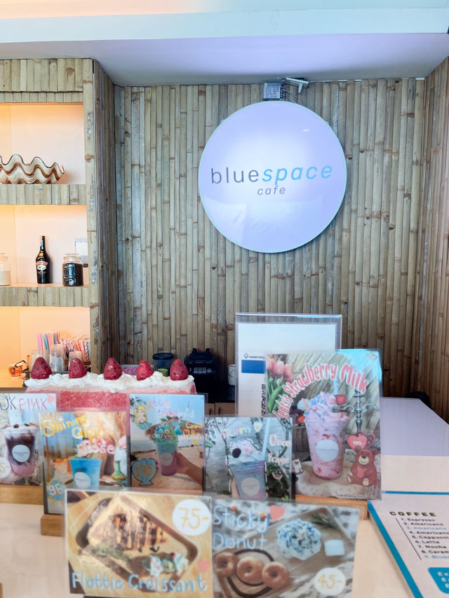 Blue Space คาเฟ่สุดหวานพาสเทล ริมทะเล 💖
