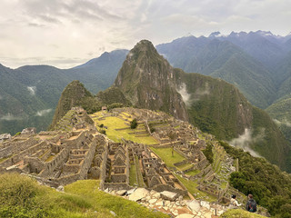 [Machu Picchu Ruins] The mysterious aerial city that appears shrouded in a veil of mist.